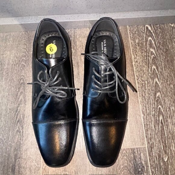 Van Heusen Cleat Black 9 M Men's Dress Shoes Excellent Condition - Picture 5 of 7